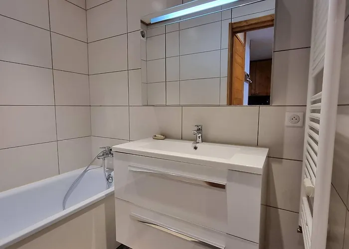 Cabiné Rénové, Accès Ski, 5 Pers. à Plagne Centre - Fr-1-351-271