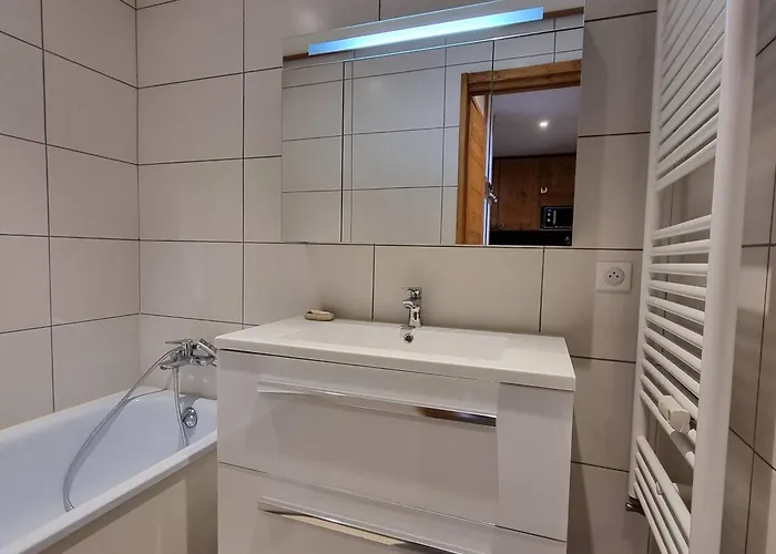 Cabiné Rénové, Accès Ski, 5 Pers. à Plagne Centre - Fr-1-351-271